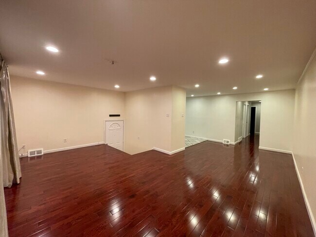 2314 Strahle St unit B, Philadelphia, PA 19152 - photo 4
