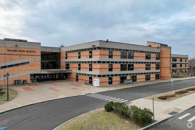 Salem High School hosts students from 9th through 12th grade.