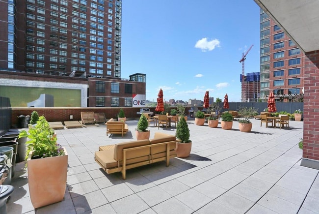 389 Washington St, Jersey City, NJ 07302 - photo 3