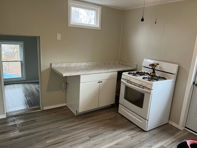 159 Jefferson Ave unit 201, Sharon, PA 16146 - photo 4