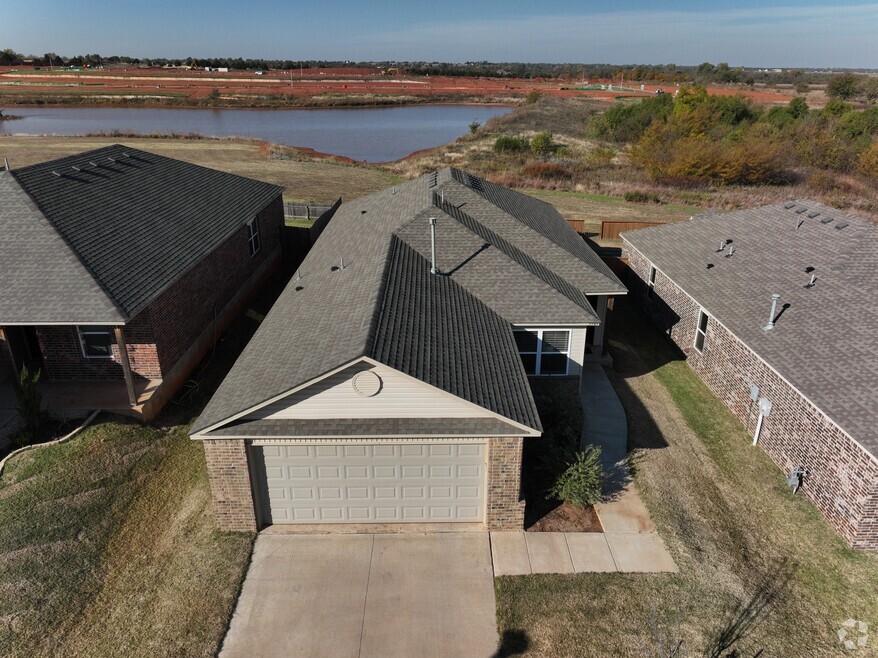 9949 Rattlesnake Ln, Yukon, OK 73099 - photo 2