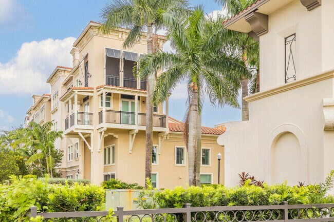 Town house living in Sawgrass, Florida is perfect for residents who want luxury without the hassle.