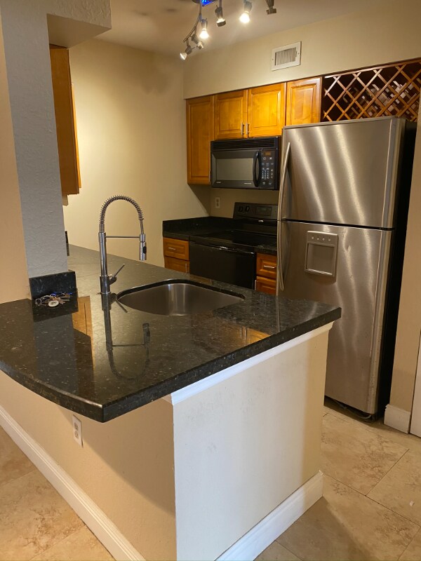 2820 N Oakland Forest Dr Unit 208, Oakland Park, FL 33309