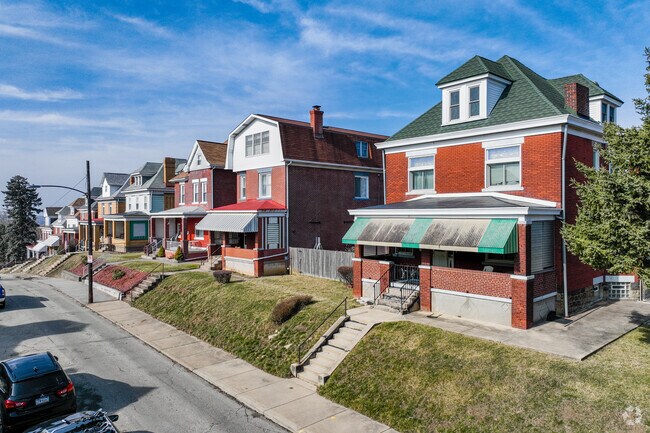 Brick homes with well-maintained front lawns are common throughout the Knoxville neighborhood.