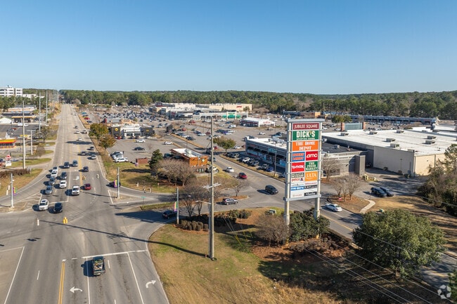Jubilee Shopping Center in Daphne has many shopping and dining options.