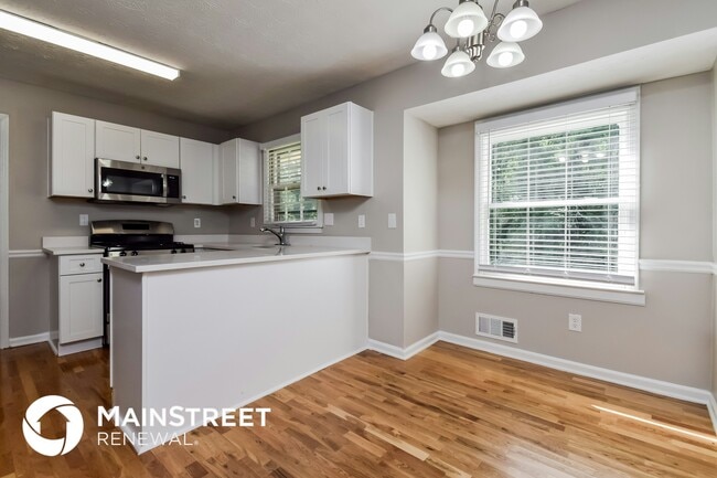 627 Rockborough Dr, Stone Mountain, GA 30083 - photo 6