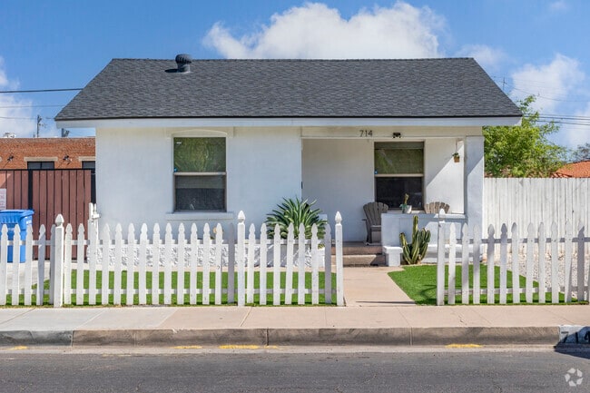 Live the American dream in a ranch style home in Garfield.