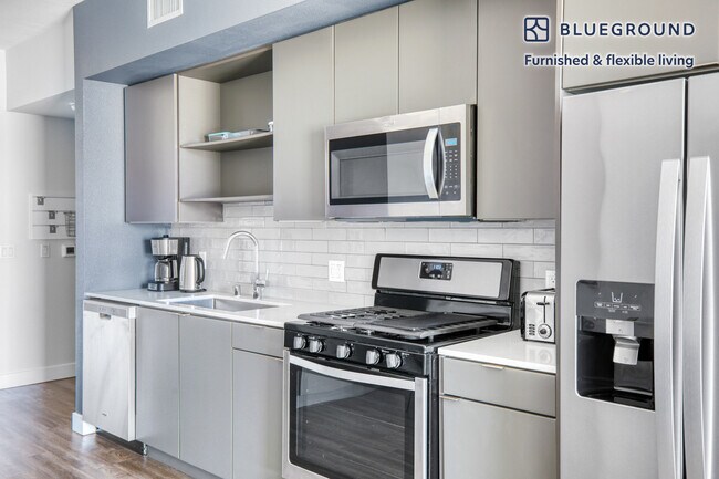 6677 W Santa Monica Blvd unit FL7-ID904, Los Angeles, CA 90038 - photo 7