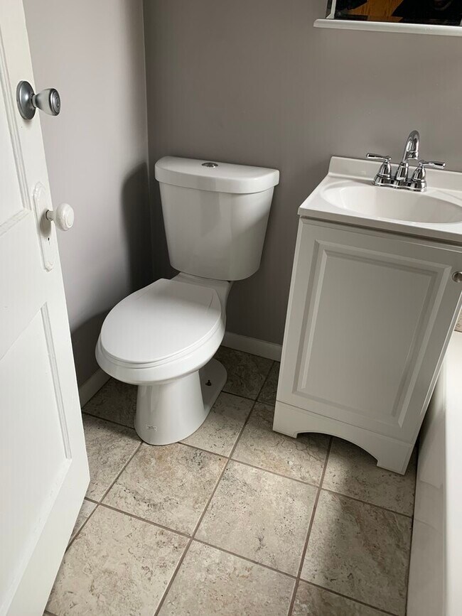 4027 W Melrose St unit ONE BED, Chicago, IL 60641 - photo 6