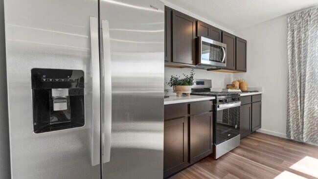 1066 Stuckey Pointe Pass, Fort Wayne, IN 46818 - photo 5