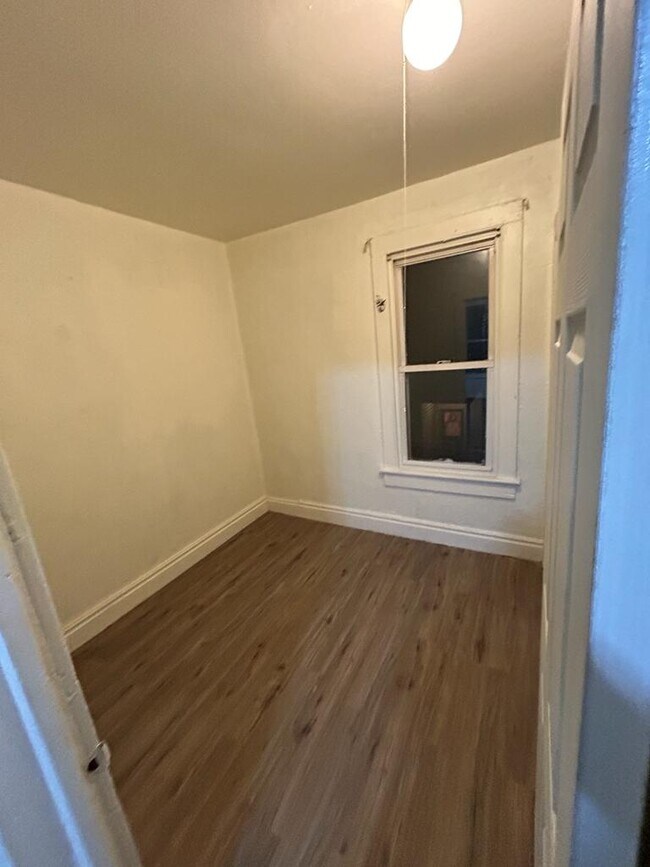 29 125th St unit 2, Troy, NY 12182 - photo 4