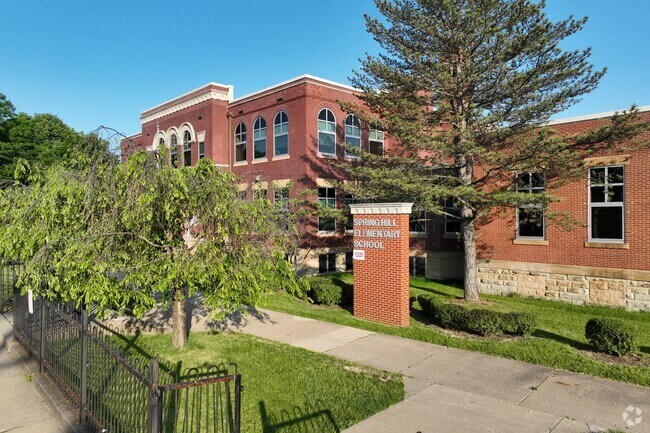 Spring Hill Elementary School has Friday Clubs for kids to participate in.