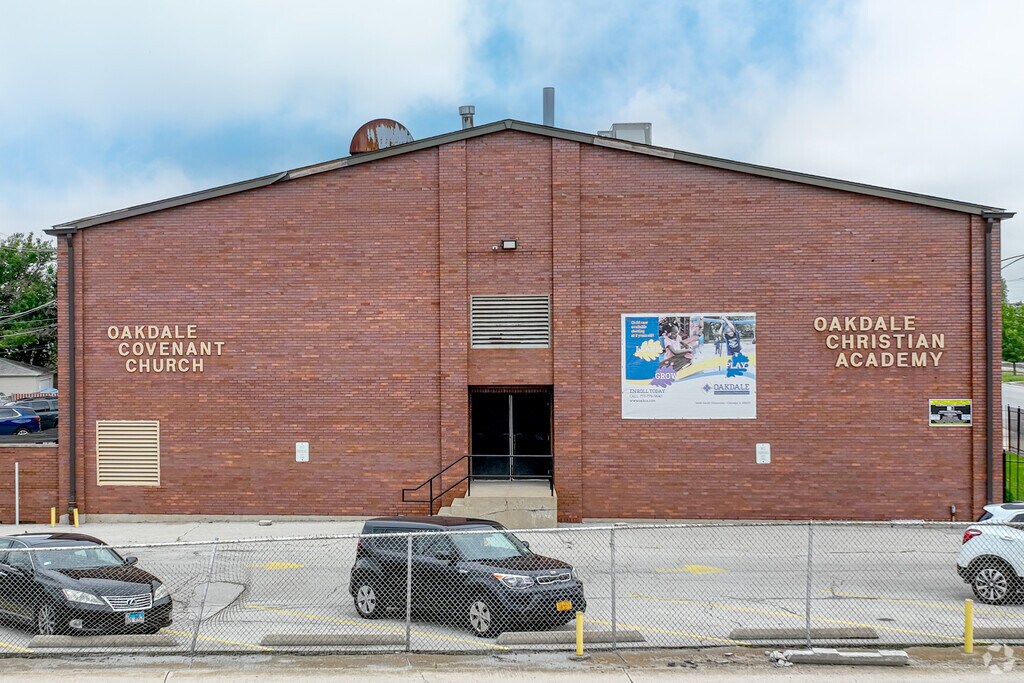 Oakdale Christian Academy is a private school located in Chicago, IL with 183 students.