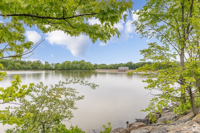 Silver Lake with 209 acres, was Staten Island's response to Central Park and Prospect Park.