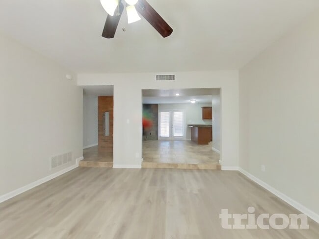 9215 N 39th Dr, Phoenix, AZ 85051 - photo 3