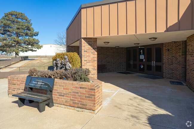 Mustang Lakehoma Elementary School