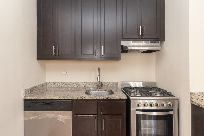 618 W Patterson Ave unit J06P, Chicago, IL 60613 - photo 6