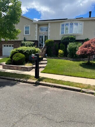 694 Maguire Ave Unit RossvilleStatenIsland, Staten Island, NY 10309