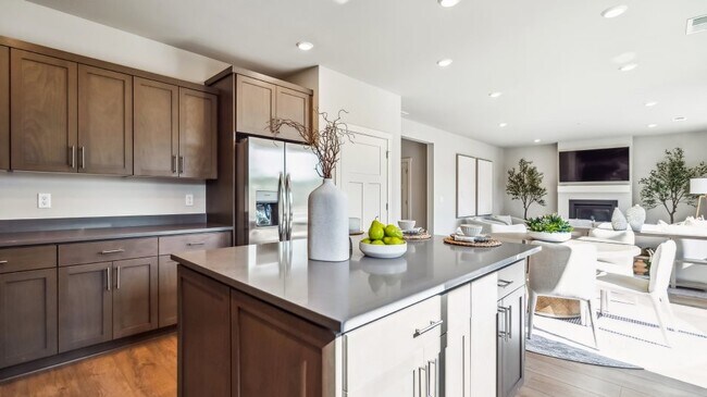 63300 NE Peale St unit 36040620, Bend, OR 97701 - photo 4