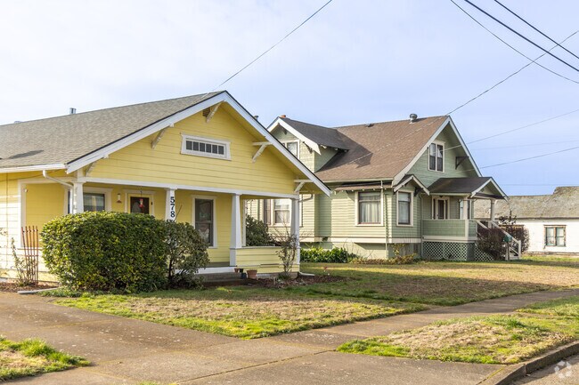 Lebanon features many colorful craftman style houses.