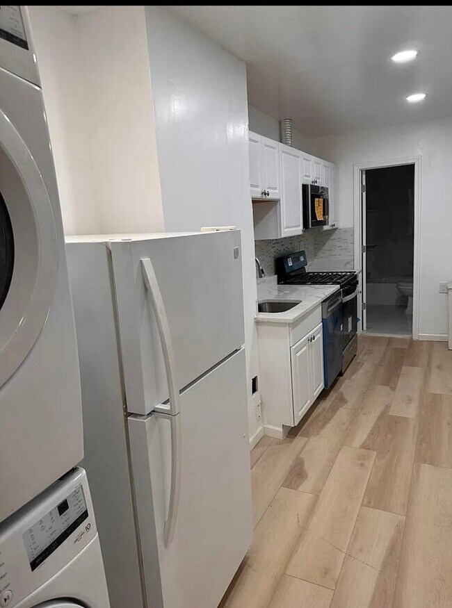 135A Grace St, Jersey City, NJ 07307 - photo 3