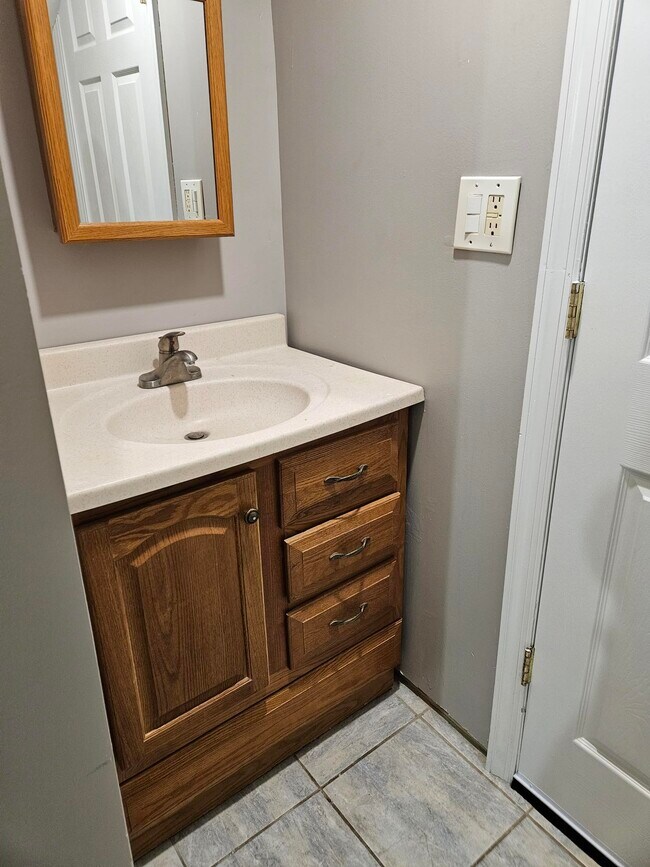 43-3 George St unit 3rd Floor, Bristol, CT 06010 - photo 7