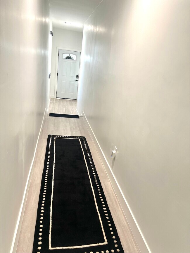 527 W Colden Ave, Los Angeles, CA 90044 - photo 4