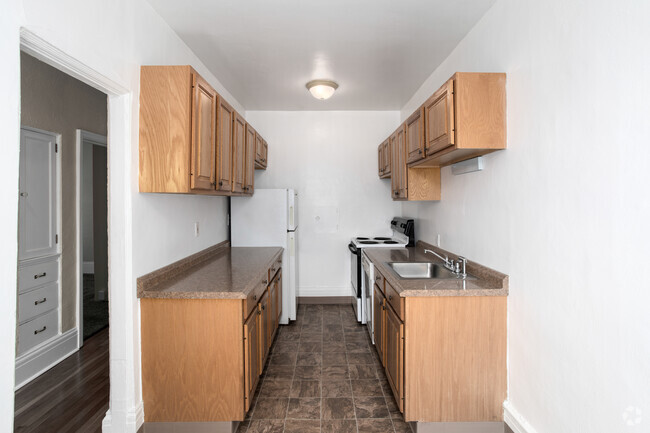 2BR, 1BA - 792SF - Kitchen