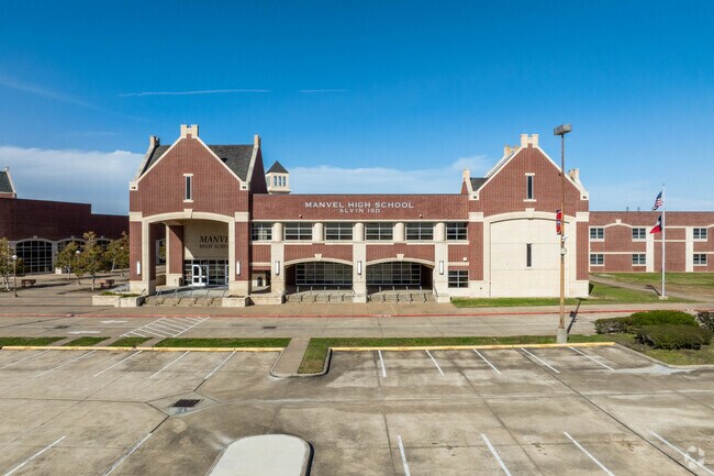 Manvel High School has a student teacher ratio of 17 to 1.