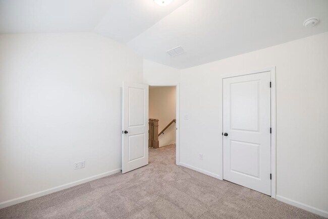 212 Meadows Ln 25.jpg
