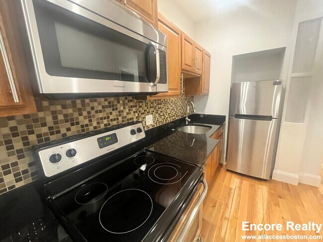 51 Joy St unit 7T, Boston, MA 02114 - photo 2