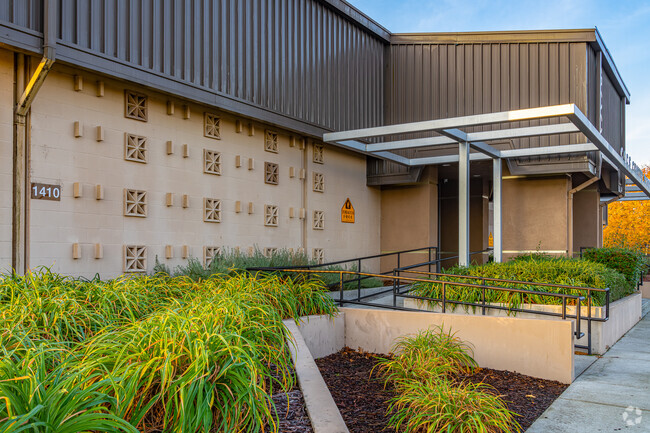 Handicap access is available at Community Collaborative Charter School.