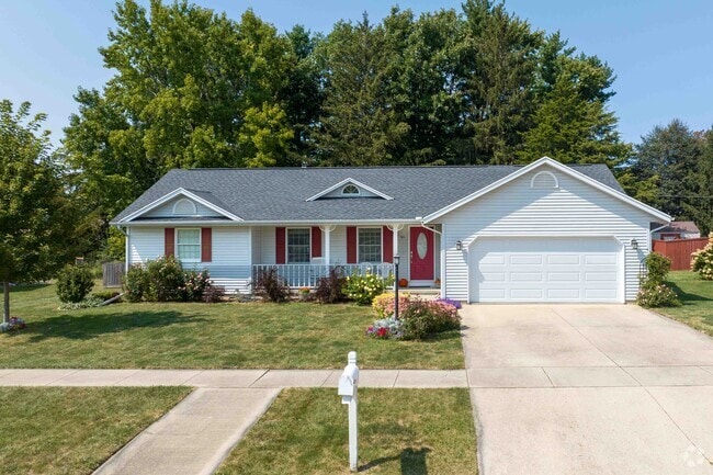 Lake of the Woods has a great number of charming ranch style houses throughout its community.