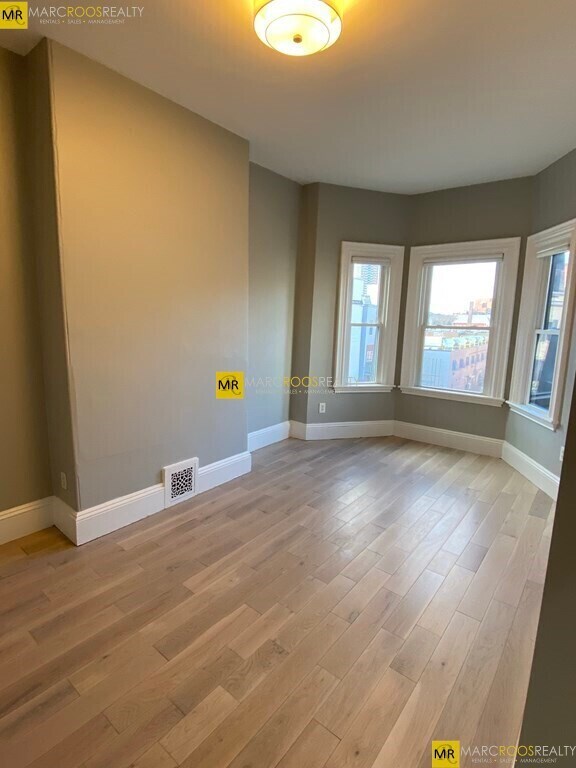 4 Wigglesworth St unit 2, Roxbury Crossing, MA 02120 - photo 4