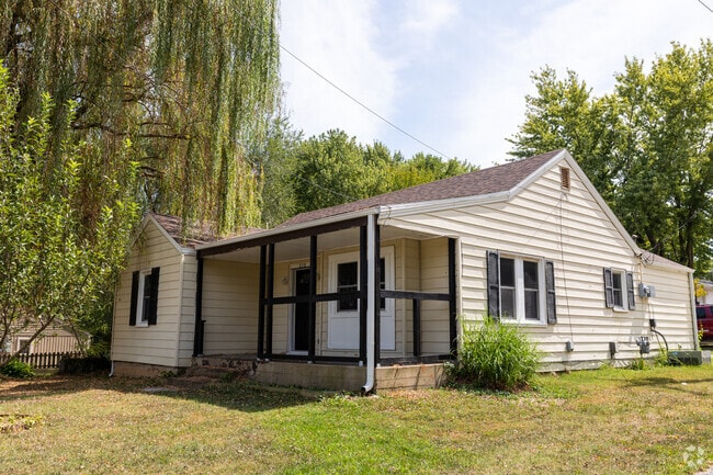 Craftsman bungalows reflect early 20th-century architecture in Marshfield.