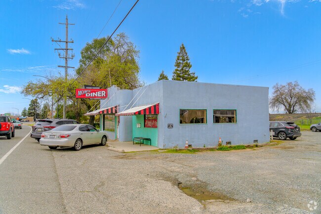 Linda residents love breakfast at Moms Diner.