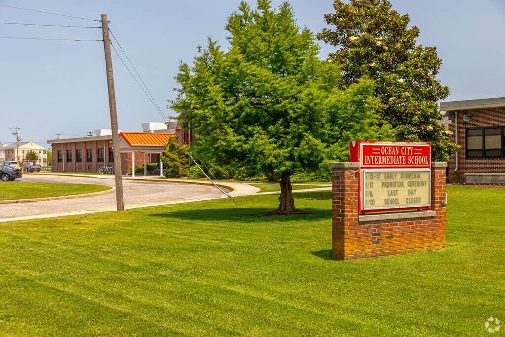 Ocean City Intermediate School has a student-teacher ratio of 7 to 1.
