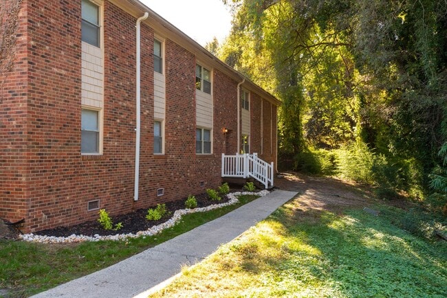 Mendenhall Square, Greensboro, NC 27403 - photo 7