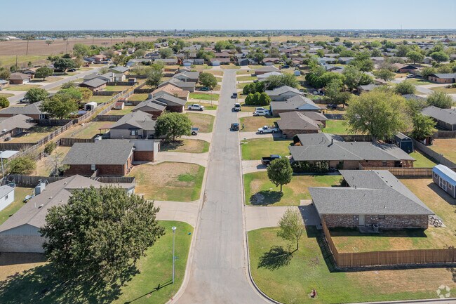 Traditional homes in Lee West Estates are very charming and well-kept.