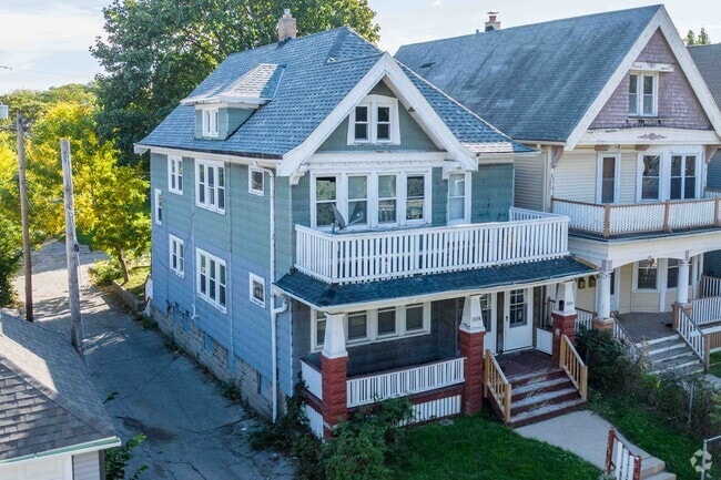 Wood-frame duplexes are a popular residential style in Franklin Heights.