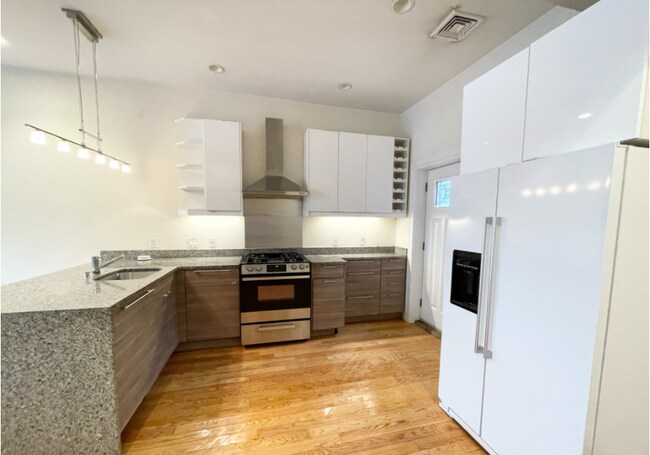 98 L St unit 1, Boston, MA 02127 - photo 3