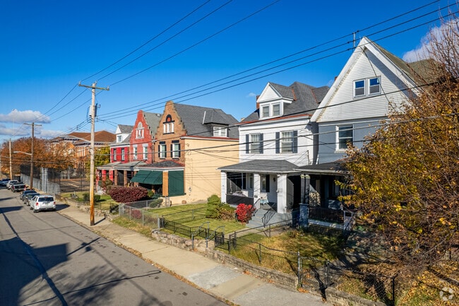 There are many types of homes in Homewood North that make this neighborhood unique.