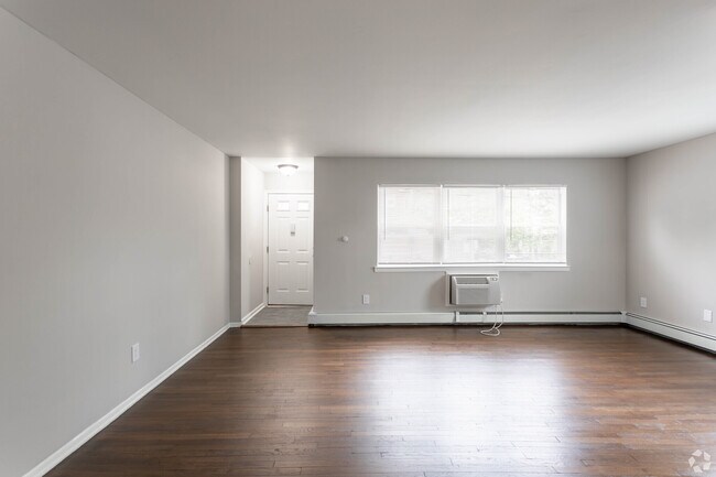 Keyport Harbor Apartment Homes, Keyport, NJ 07735 - photo 3