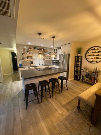 5945 E Thomas Rd, Scottsdale, AZ 85251