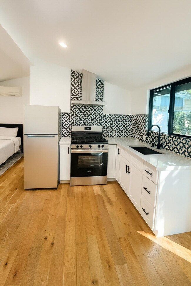 5644 Oso Ave, Los Angeles, CA 91367 - photo 7