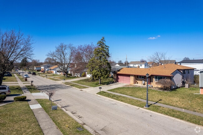 Ranch-style and split-level housing are common in Somerset.