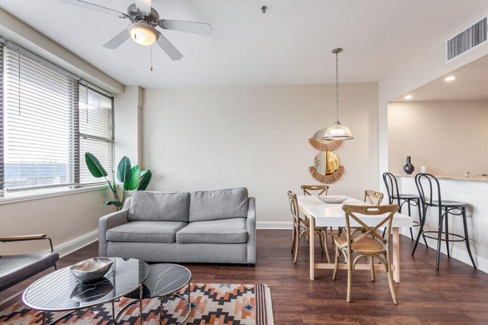 925 Common St unit ID1266926P, New Orleans, LA 70112 - photo 1