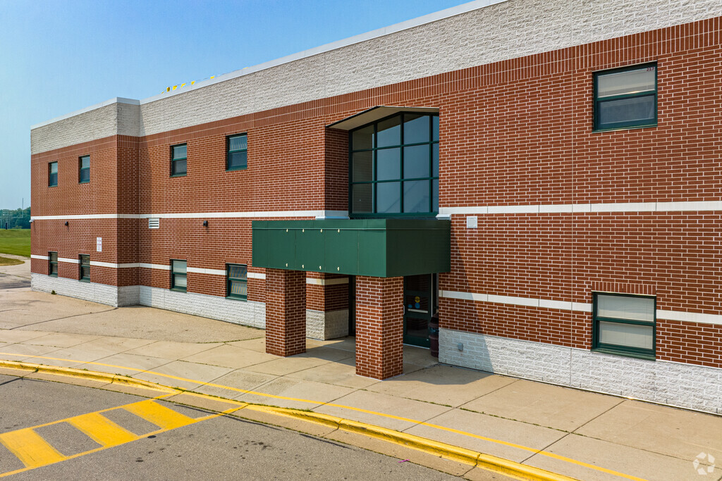 The main entrance for Waunakee Middle School.