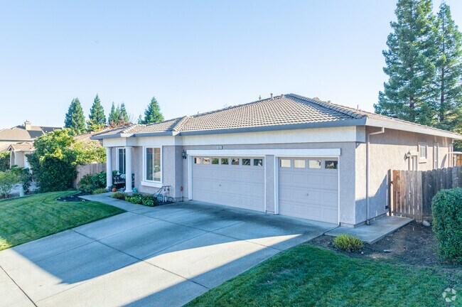 There are many single level homes in Willow Springs.