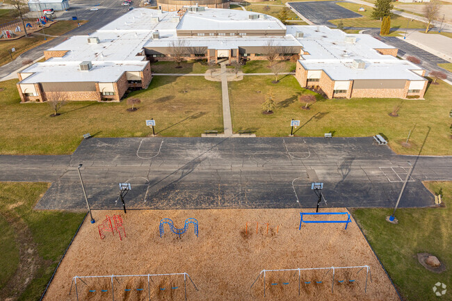 Southern Wells Elementary School has a student-teacher ratio of 17 to 1.